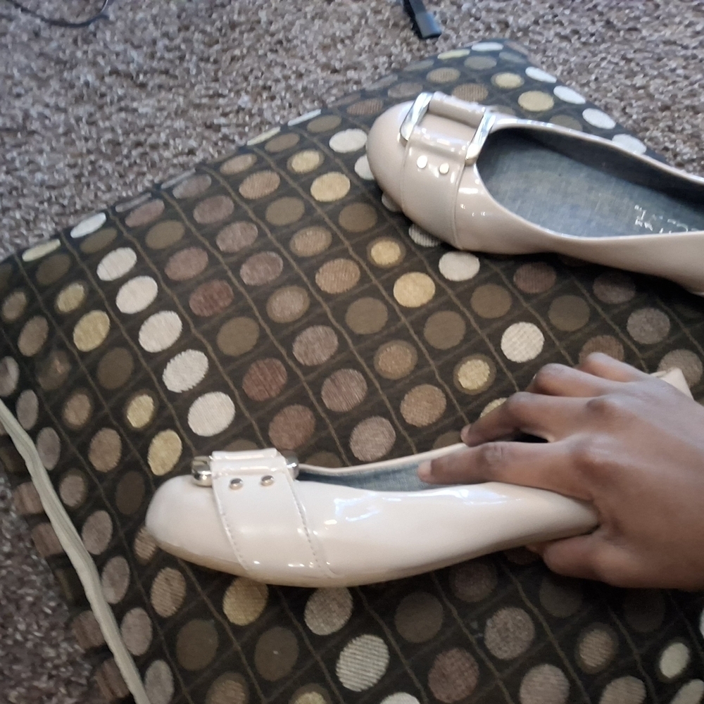 Dr. Scholl's Beige patent Flats with Gold Buckle - Picture 9 of 13